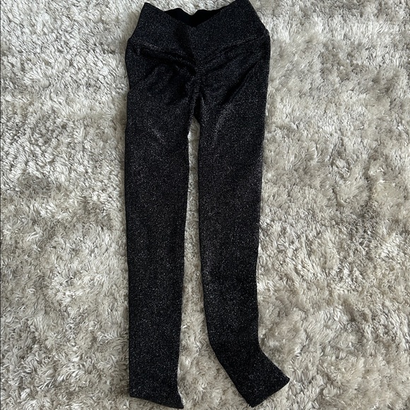 Bombshell Sportswear Glittery Black Scrunch Butt Leggings - Picture 5 of 5